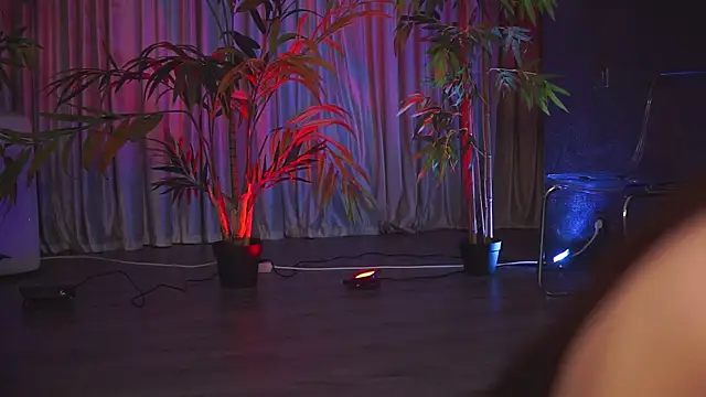 HotBustyBabeX live sex cam