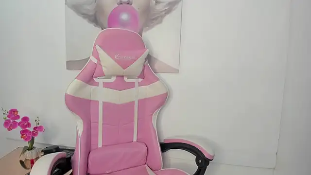 Ladymadinght's cam snapshot