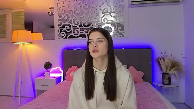 LuisaClover's cam snapshot