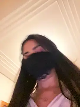 Lola-Bee's cam snapshot