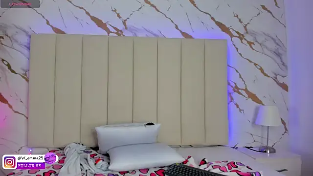 _Emma_whiitee_'s cam snapshot