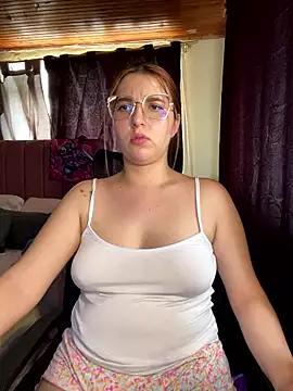 CoraVibes's cam snapshot