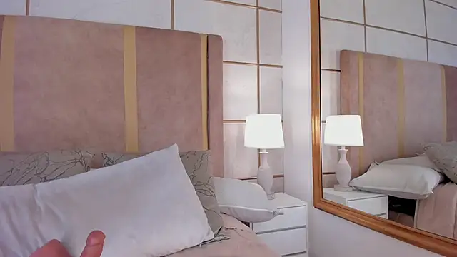 lyrabellini's cam snapshot