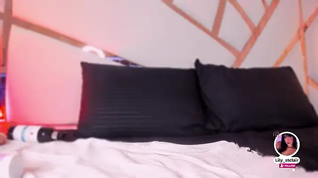 Lily_StClair's cam snapshot