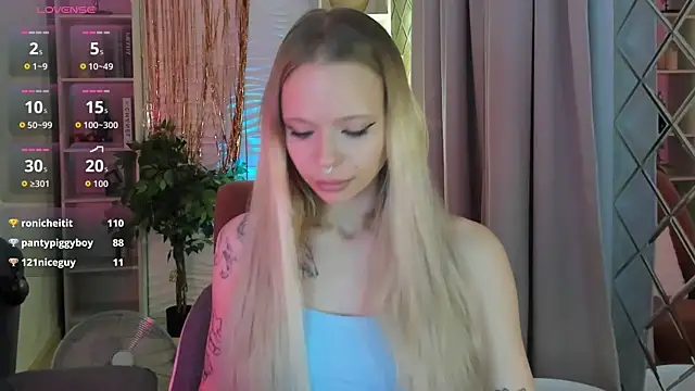 lucy_loy's cam snapshot