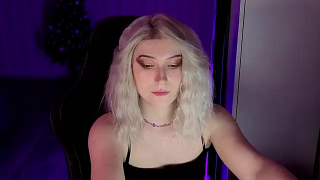 violet-siren-x's cam snapshot