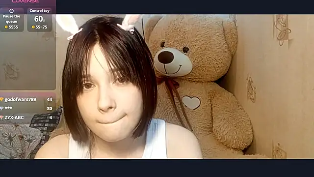 Honeey_Beee's cam snapshot