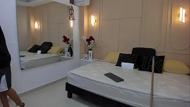 MiaAndLiamBenson's cam snapshot