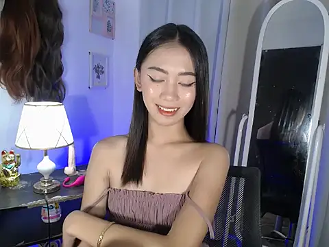 lovely_kiannaHugecock's cam snapshot