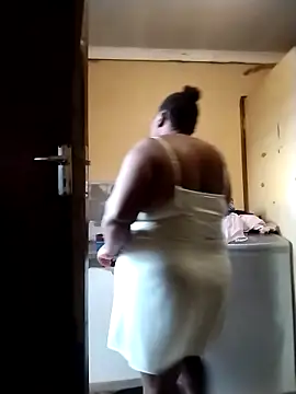 MATUREBUSSTY's cam snapshot