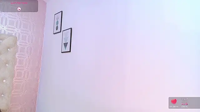 Naomy-Star live sex cam