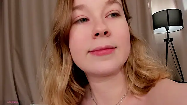 MilaBooobs live sex cam