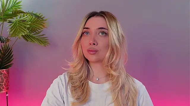 MoniquesX live sex cam