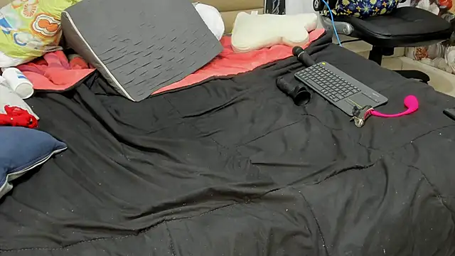 lilybaudyn_'s cam snapshot