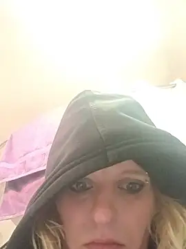 KITTYBOOBOOFUXX's cam snapshot