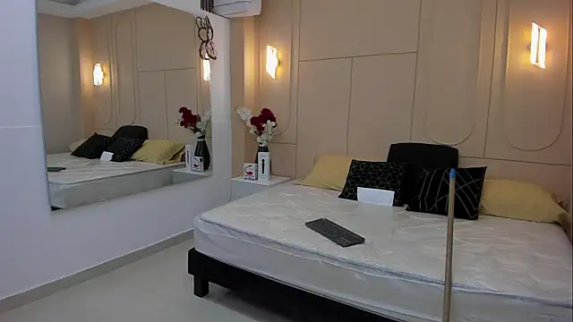 MiaAndLiamBenson's cam snapshot