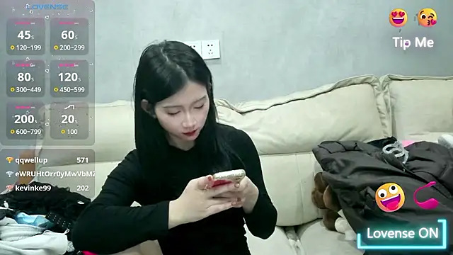 xiaoLI-2025 live sex cam