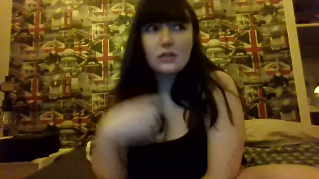 Lynylou's cam snapshot