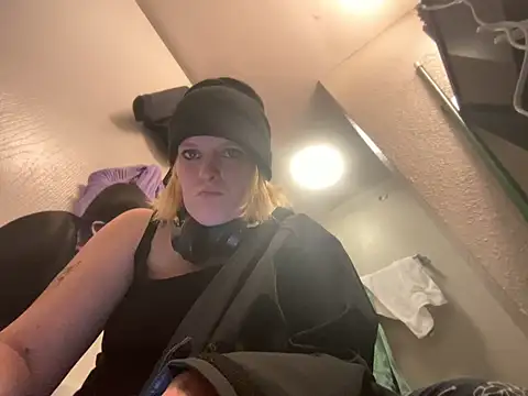 KITTYBOOBOOFUXX's cam snapshot