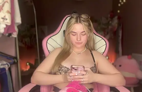 Pinkiepieexo's cam snapshot