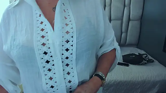 ScarletHoot_'s cam snapshot