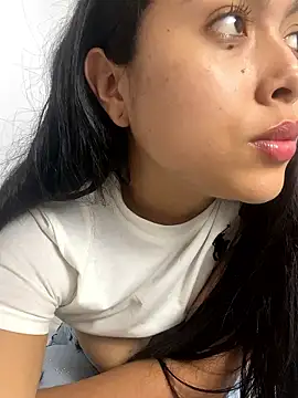 SweetLatiin_'s cam snapshot