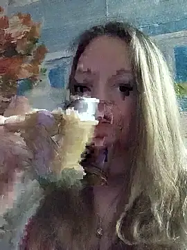 KattyLuuu's cam snapshot