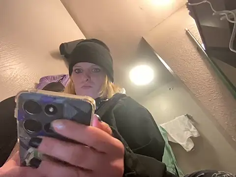 KITTYBOOBOOFUXX's cam snapshot