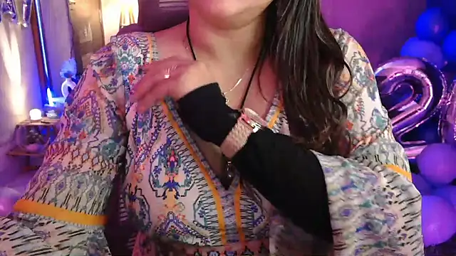 Mitikaa live sex cam