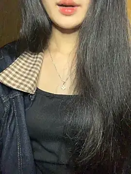 Nhinhi18 live sex cam