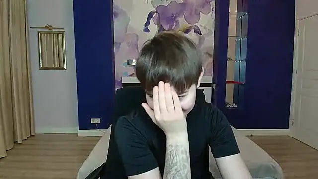 EmiliaYours live sex cam