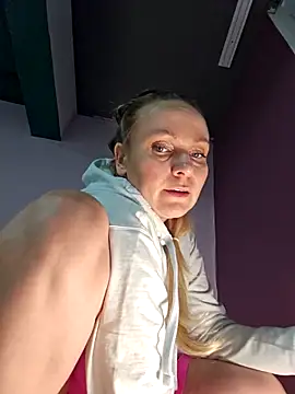 Bondgirl_013's cam snapshot