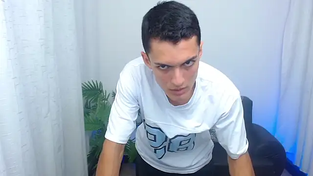 Matiius18 live sex cam