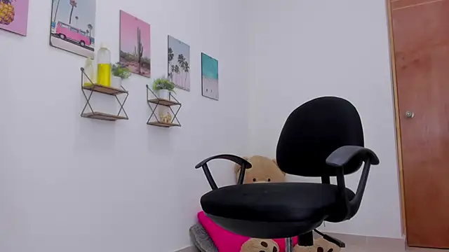 Emma_lean's cam snapshot