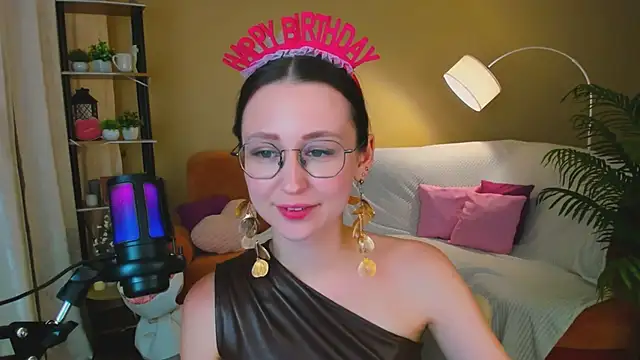 YourLovellyStory's cam snapshot