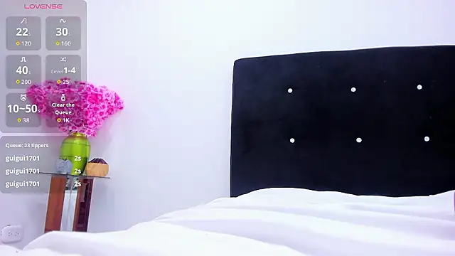 RoxanaBorns_'s cam snapshot