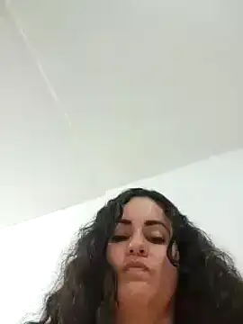 Saraslow live sex cam