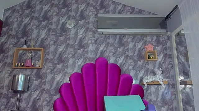 EMMAPARISS's cam snapshot