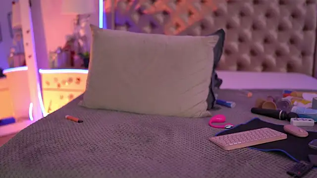 KinkyAmelie's cam snapshot