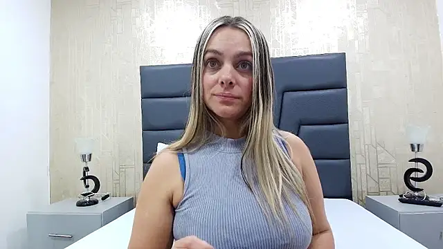 Isabella_Harley's cam snapshot