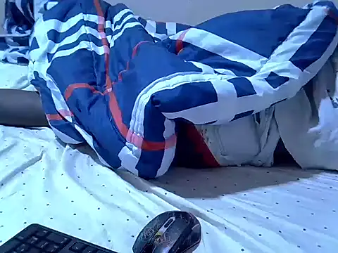 Just_Karu's cam snapshot