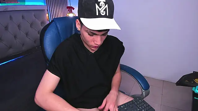 SamBlack_'s cam snapshot