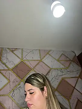 Amira_Malia's cam snapshot