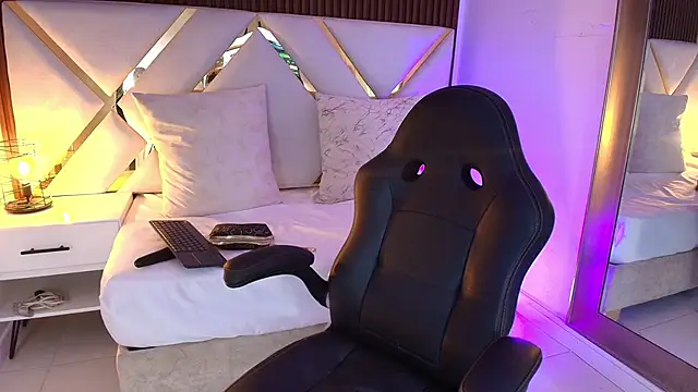 Emelie_Ch1's cam snapshot