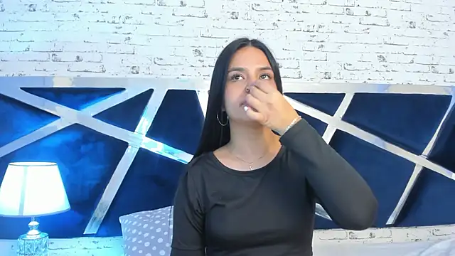 AlaiaDew's cam snapshot