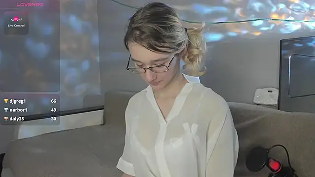 DivineSolana's cam snapshot