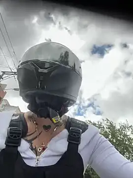 emily_24x live sex cam