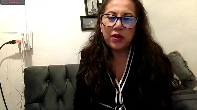 MirandaLatinaLovely live sex cam