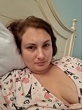 MilfyMrsRobinson live sex cam