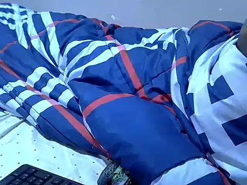 Just_Karu's cam snapshot